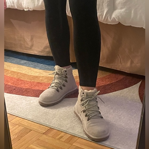 EUC women’s BearPaw ankle boots. Size 8 - Picture 13 of 16